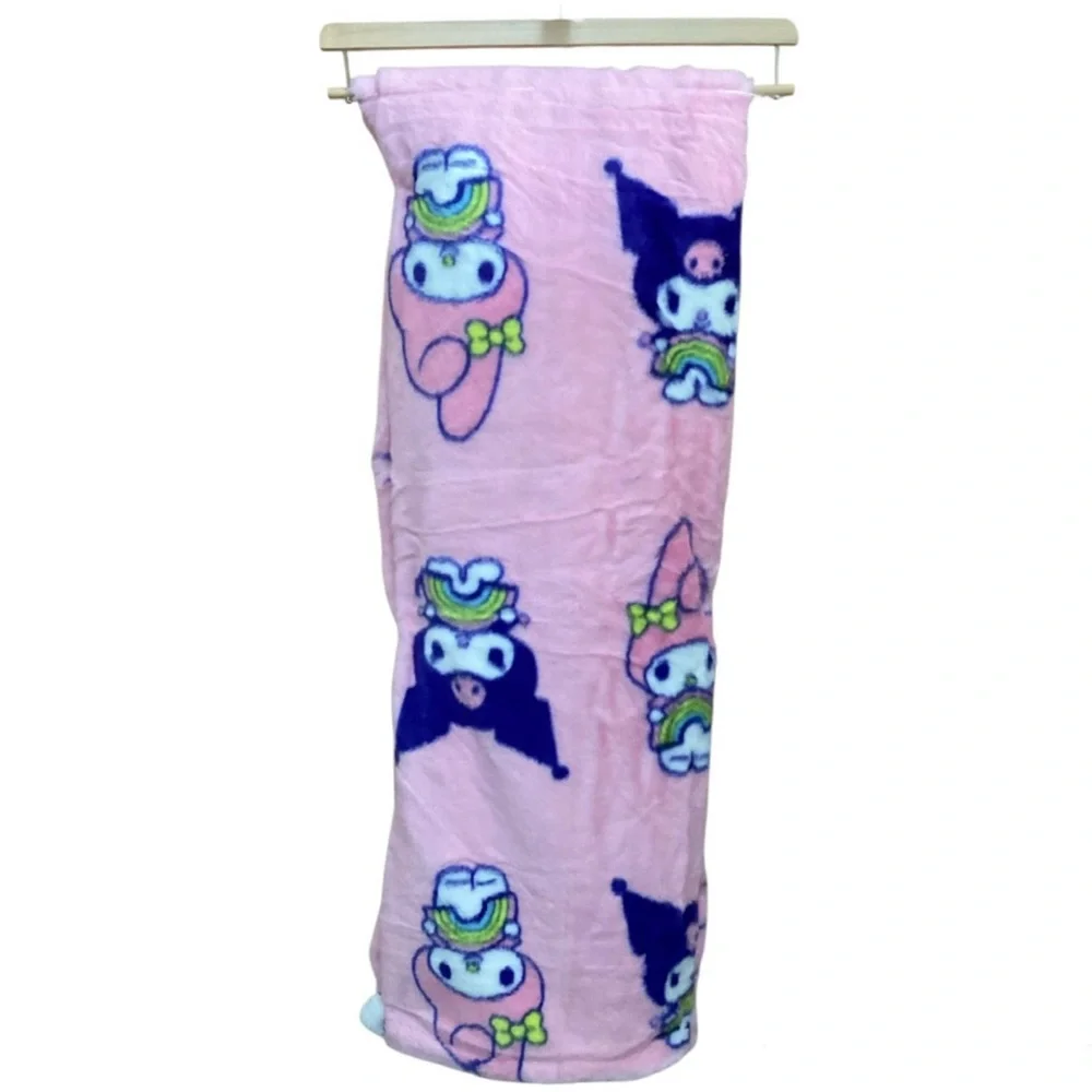 Hello Kitty “Sharing Sweet” Ultra Fine Faux Fur Throw (NWT)